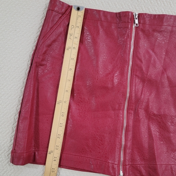 NEW Shinestar Red Vegan Leather Skirt Size Large - Picture 6 of 13